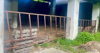 Prodám ocelové pevné zabrany- žlabová krmná zábrana - 5