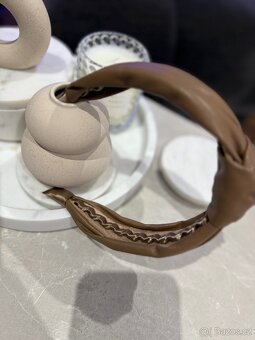 Luxusní, nastavitelná čelenka Invisibobble - 5