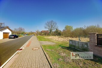 Újezd u Sezemic, zasíťovaný stavební pozemek 875 m² - 5