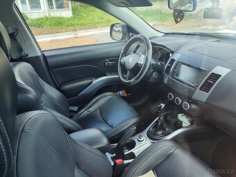 Peugeot 4007 2.2hdi 115kw manuál/4x4/kůže/bixenon/navi - 5