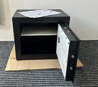 TREZOR, NÁBYTKOVÝ TREZOR, SEJF - JAKO NOVÝ - - 5