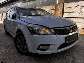 rozprodam kia ceed sw facelift 1.6 crdi 85kw 2010 rozprodam - 5