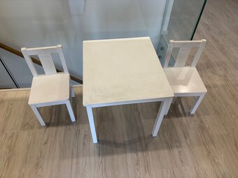 Dětská postýlka IKEA Kritter, stoleček a židličky - 5