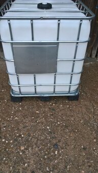Prodám IBC kontejner, barel na vodu / Nádrž 1000 L - 5