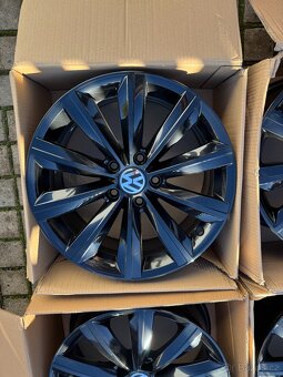 ORIGINÁL Alu Volkswagen Passat B7 R17, 5x112 - TOP - 5