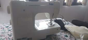 Funkční šicí stroj Veronica prima 100 - 5