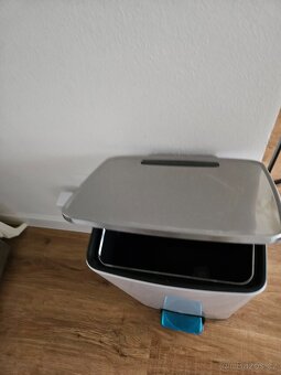 Nový bílý nerezový pedálový odpadkový koš - 5