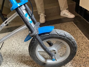 Chlapecké odrážedlo s nafukovacími koly - 5