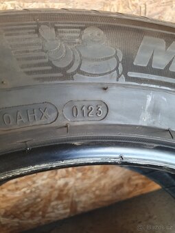 235 55 r 17 dezén 85% R. V. 2023 Michelin letní R 17 235/55 - 5
