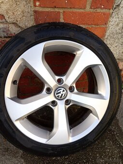 Alu VW Brooklyn 17" 5x112 letni pneu 225/45 - 5