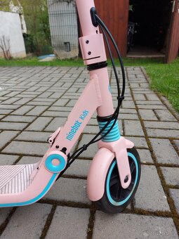 Elektrokoloběžka Ninebot eKickScooter ZING E8 - 5