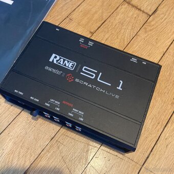 Serato Scratch Live SL1 DVS + MacBook Pro Early 2011 - 5