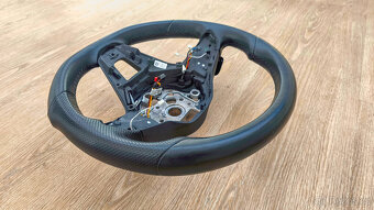 Zkosený vyhřívaný volant s DSG pádly na VW Volkswagen - 5