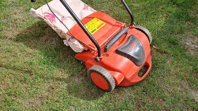 Vertikutátor, Provzdušňovač trávníku HECHT - 5