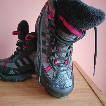Adidas proteplené značkové botasky - 5