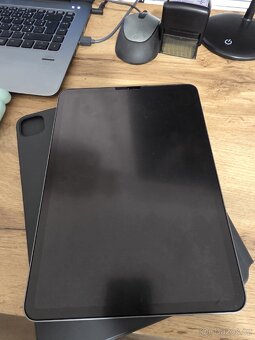 iPad Pro 11" (2020) 128 GB + Magic keyboard CZ - 5