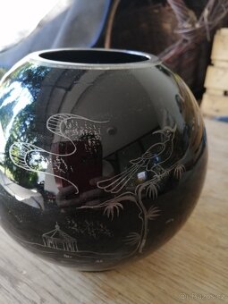 Černá kulatá váza - 5