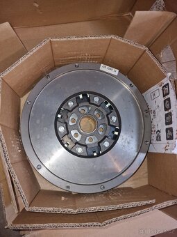 Dvouhmotový setrvačník LuK 415 0299 10 - 5