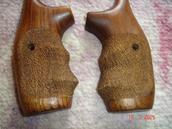 Prodám krásné, nové, dřevěné střenky na revolver Kora dle fo - 5