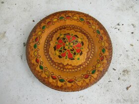 dřevěný korbel, zrcadlo , sošky, atd. - 5