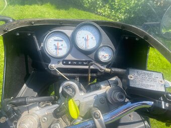TRIUMPH DAYTONA 750 - 5