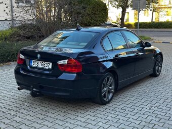 BMW E90 320i 110kW Xenony ALU R17 Tempomat El. tažné - 5