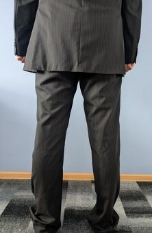 Černý proužkovaný pánský oblek - velikost S/M - 5