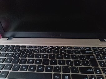 Prodám notebook Asus - 5