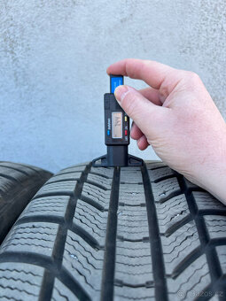 235/55R18 100H CONTINENTAL zimní pneumatiky 7,4mm - 5