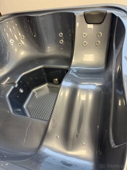 Koupací sud s hydromasážním a aeromasážním systémem - 5