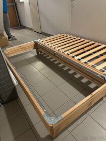 Dřevěné postele s vysokými matracemi - 5
