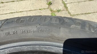 Prodám 2x celoroční pneu Good Year 215/55 R17 94V - 5