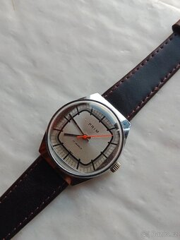 Staré, funkční hodinky Prim- televize - 5