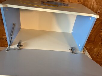 Sadu nábytku do dětského pokoje s patrovou postelí. - 5