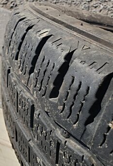 PNEU ZIMNI 215/70/15C,2KUSY,VZOREK KRAJE 5MM,STRED 3MM - 5