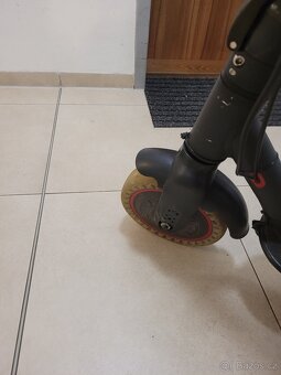 E kolobezka kingsong n10 + helma - 5
