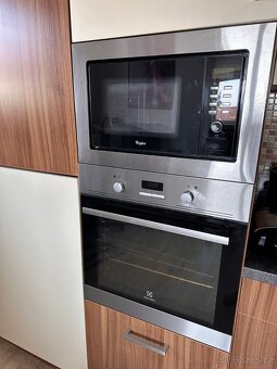 Kuchyňská linka, délka 7 m, zakázková výroba ČR. - 5