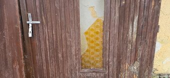 Stará dvoukřídla vrata do garáže z masivu - 5