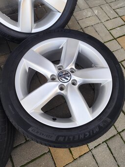 ALU 5x112 r17 VW + 225/45/17 - PĚKNÁ SADA - 5
