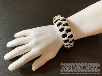 Paracord náramek (20 cm) black - white - 5
