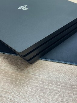Playstation 4 Pro 1TB Černý, 2x ovladač - 5