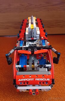 Lego technic letištní záchranné vozidlo - 5