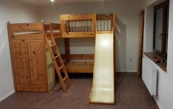 Dětská dvoupatrová postel s úložnými prostory a skluzavkou. - 5