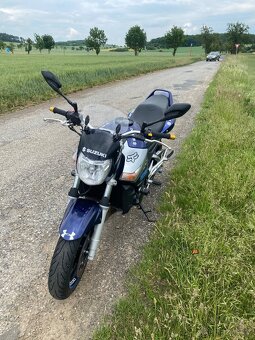Suzuki GSR 600 - 5