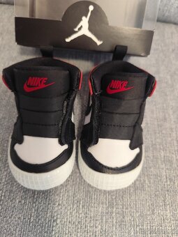 "Nové" mimi Nike Jordan 1 Crib bootie - 5