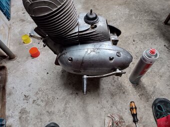Motor Jawa 250 kyvačka - 5