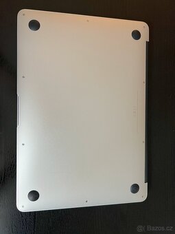 MacBook Air 2017, 8GB RAM, 256GB SSD - 5