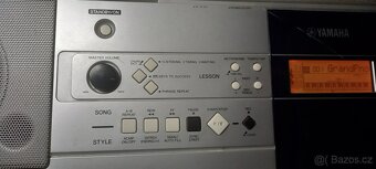 Klávesy Yamaha PSR E323 + polohovací stojan - 5