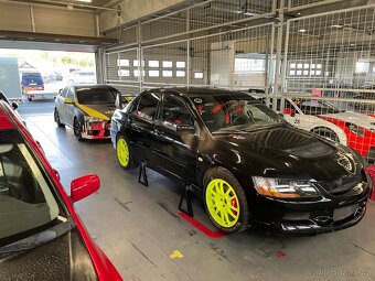 Mitsubishi Lancer EVO 9 - 5