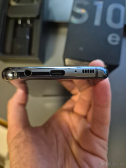 Samsung Galaxy S10e - 5